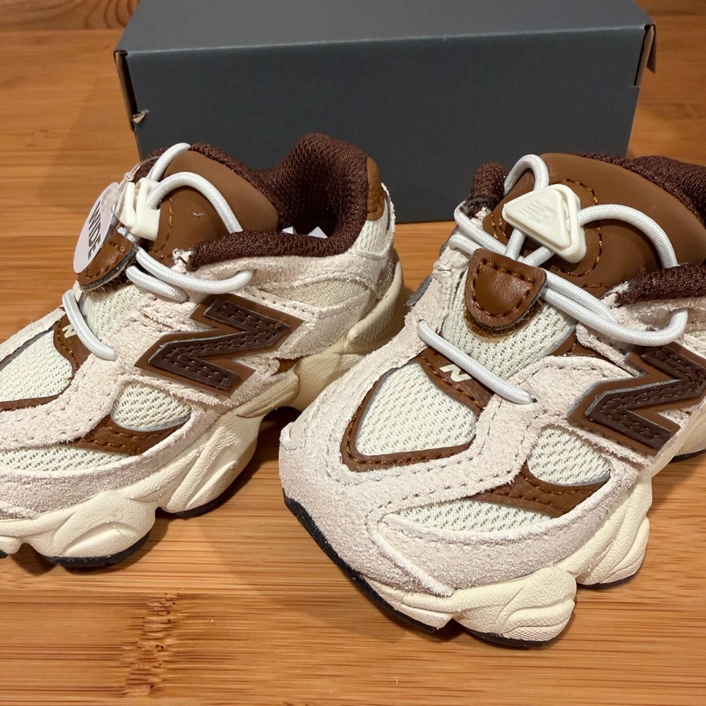 New Balance 9060 Bungee Infant Size 3 Sneakers Breakfast Brown/Beige - Picture 4 of 9